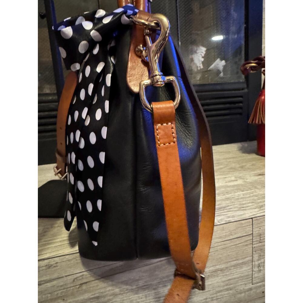 Dooney and Bourke black Florentine leather Barlow handbag purse bag - Picture 3 of 16